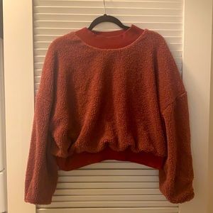 Red lined cropped sweatshirt from Fabletics
